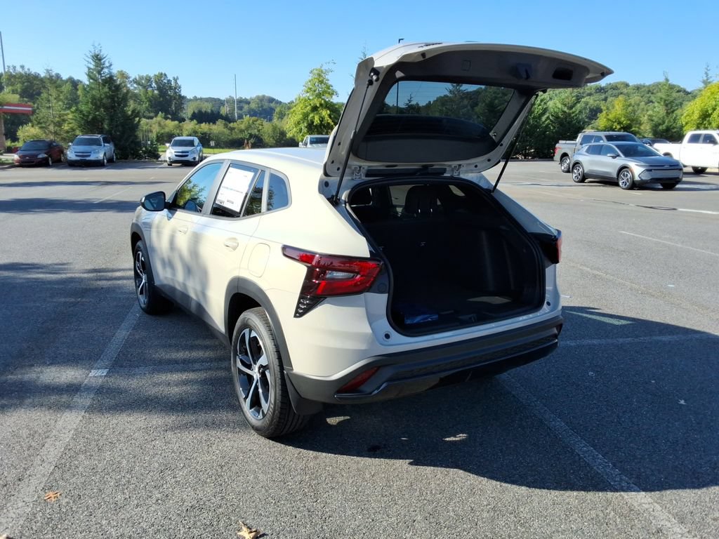 New 2026 Chevrolet Trax RS w/ Sunroof Package FWD image 13