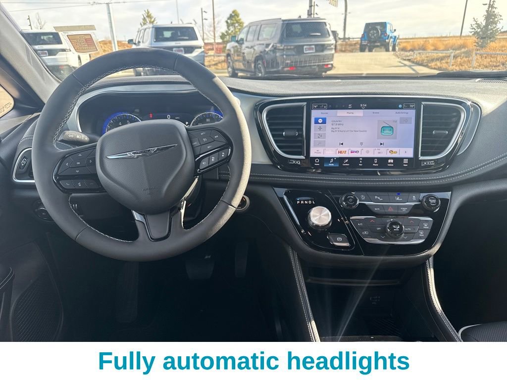 New 2026 Chrysler Pacifica Limited w/ S Appearance Package AWD/4WD image 10