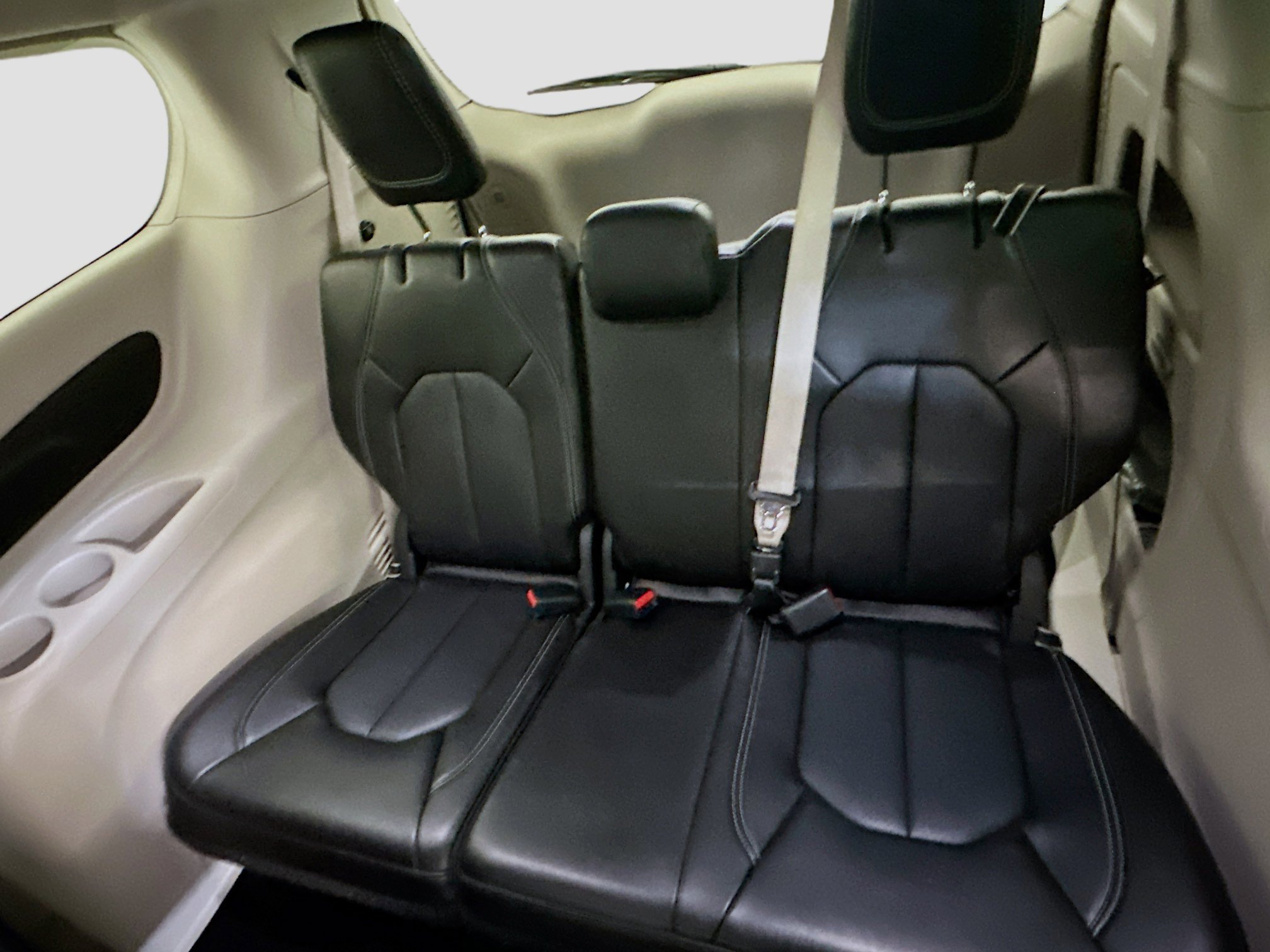 Used 2024 Chrysler Pacifica Touring-L image 29