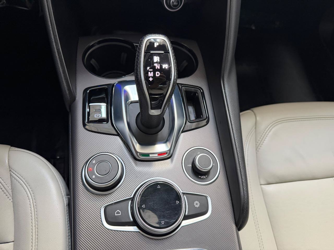 Used 2020 Alfa Romeo Giulia AWD w/ Quick Order Package 22J Sport image 40