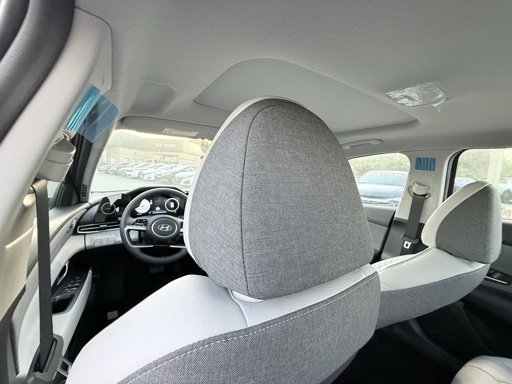 New 2025 Hyundai Elantra Limited image 23