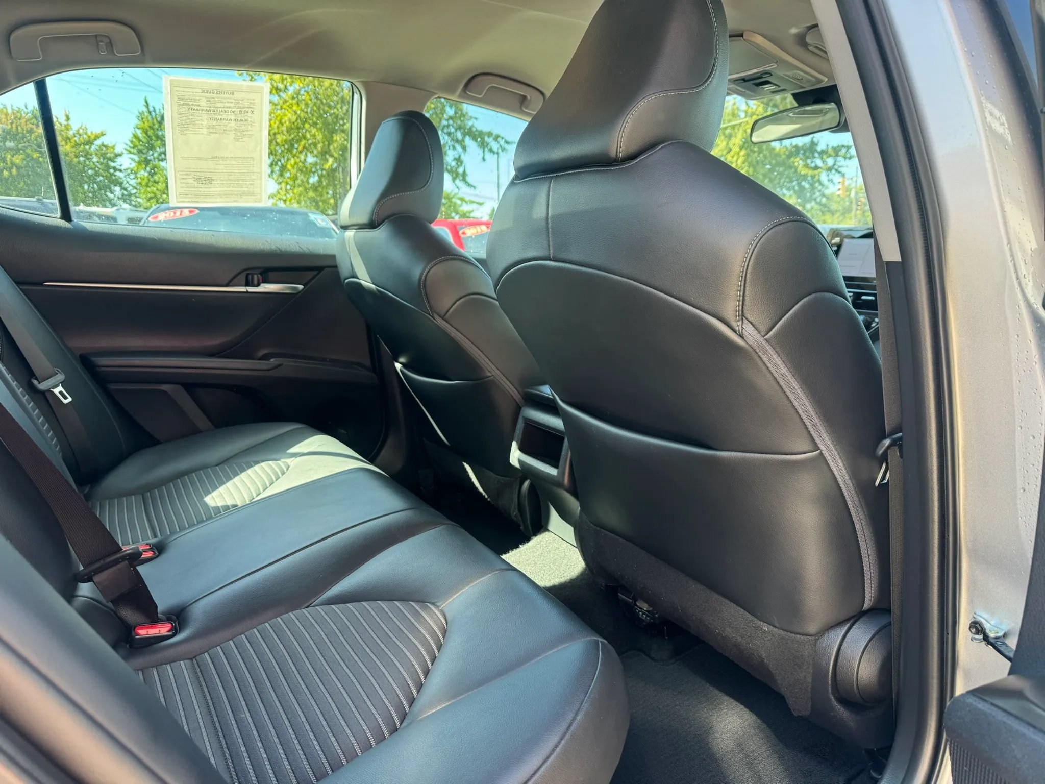 Used 2022 Toyota Camry SE w/ Cold Weather Package FWD image 16