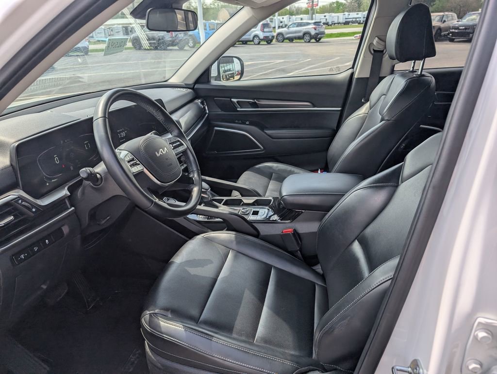Used 2024 Kia Telluride S w/ S Sunroof Package image 13