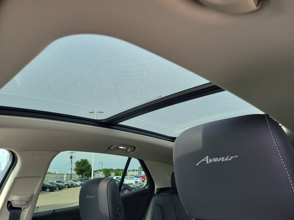 Used 2023 Buick Envision Avenir AWD/4WD image 35