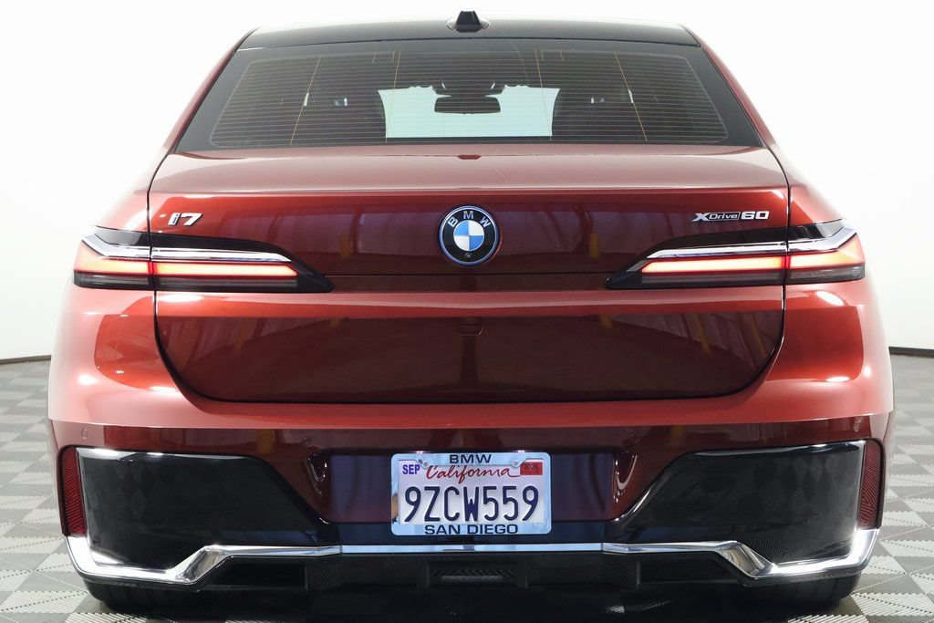 Used 2023 BMW i7 xDrive60 w/ Parking Assistance Package AWD/4WD image 5