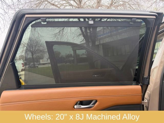 Used 2025 Nissan Pathfinder Platinum image 30