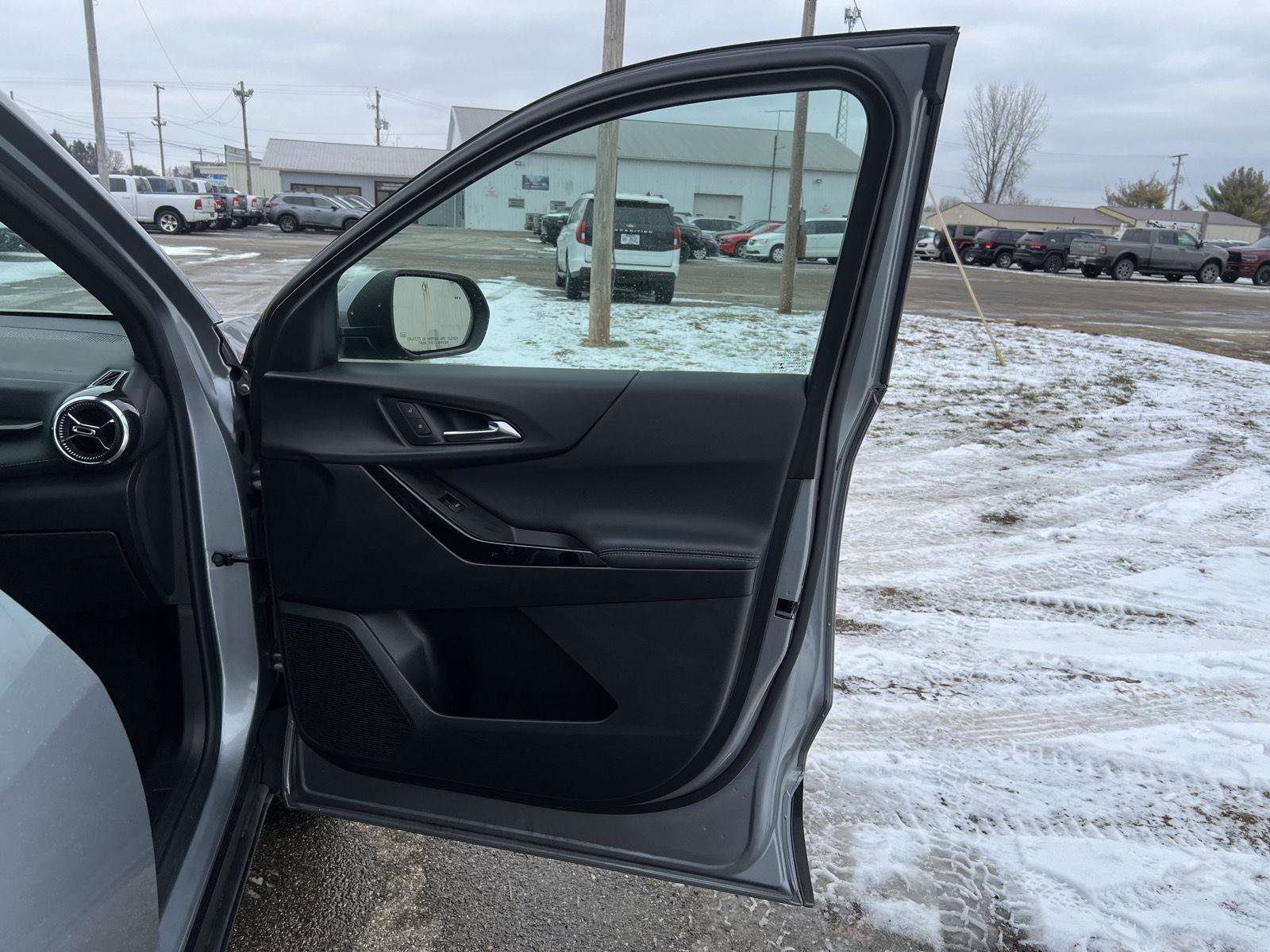 Used 2025 Chevrolet Equinox LT image 34