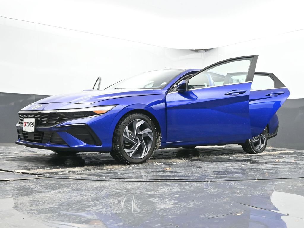 Used 2025 Hyundai Elantra SEL image 90
