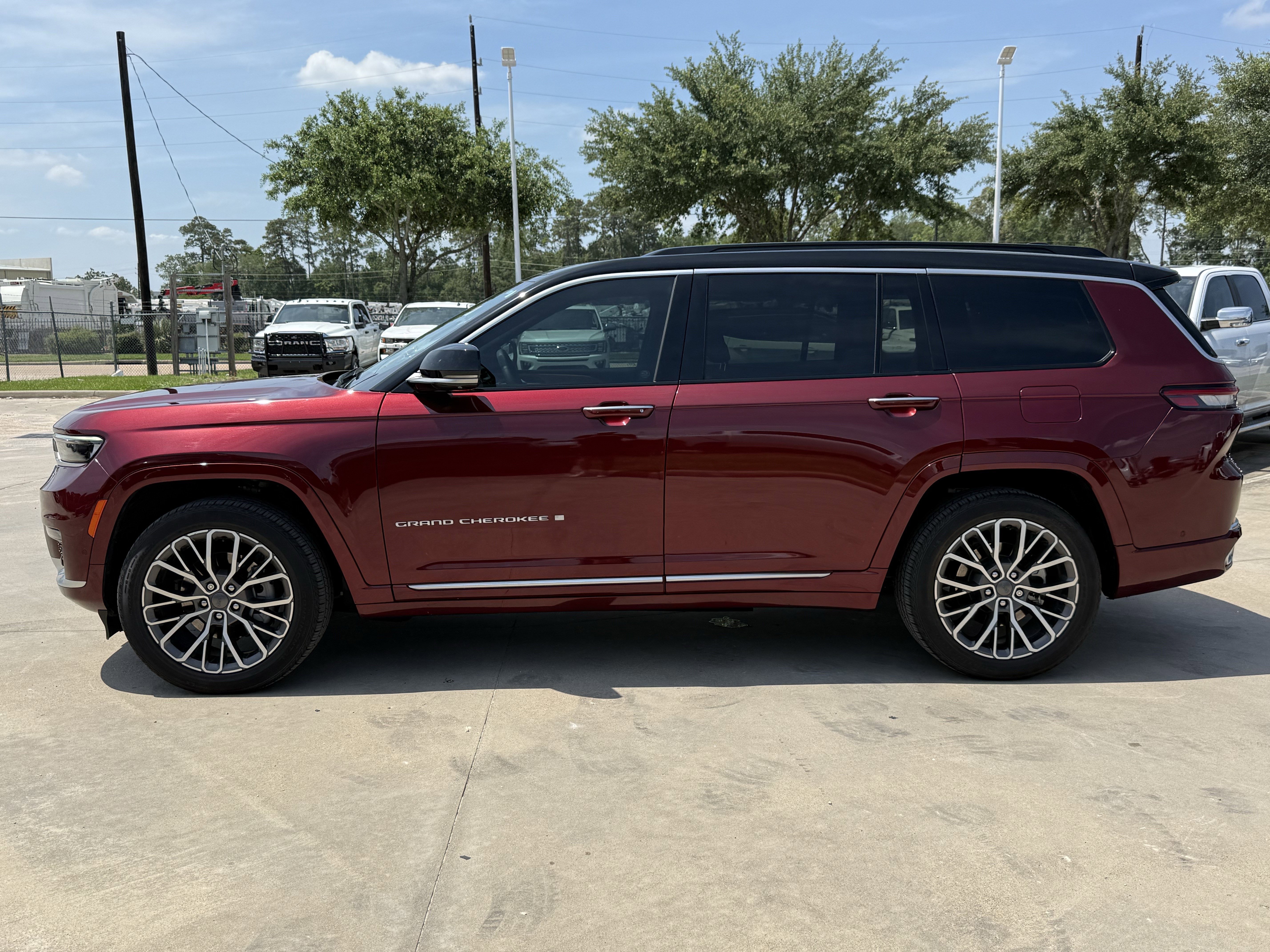 Used 2025 Jeep Grand Cherokee L Summit AWD/4WD image 9