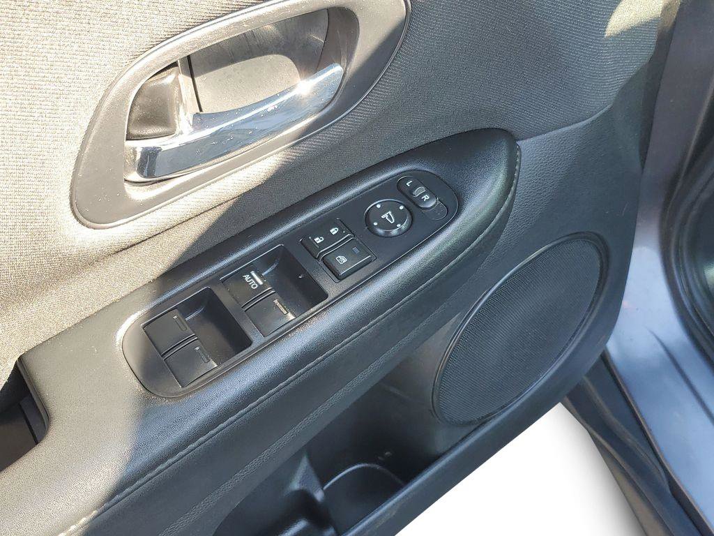 Used 2021 Honda HR-V LX image 12