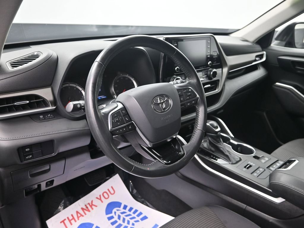 Used 2020 Toyota Highlander LE image 13