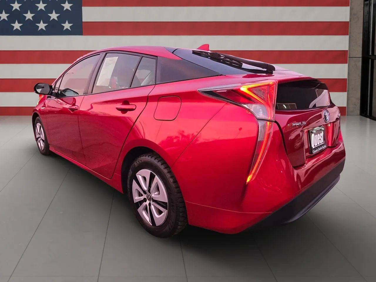 Used 2017 Toyota Prius Three image 5