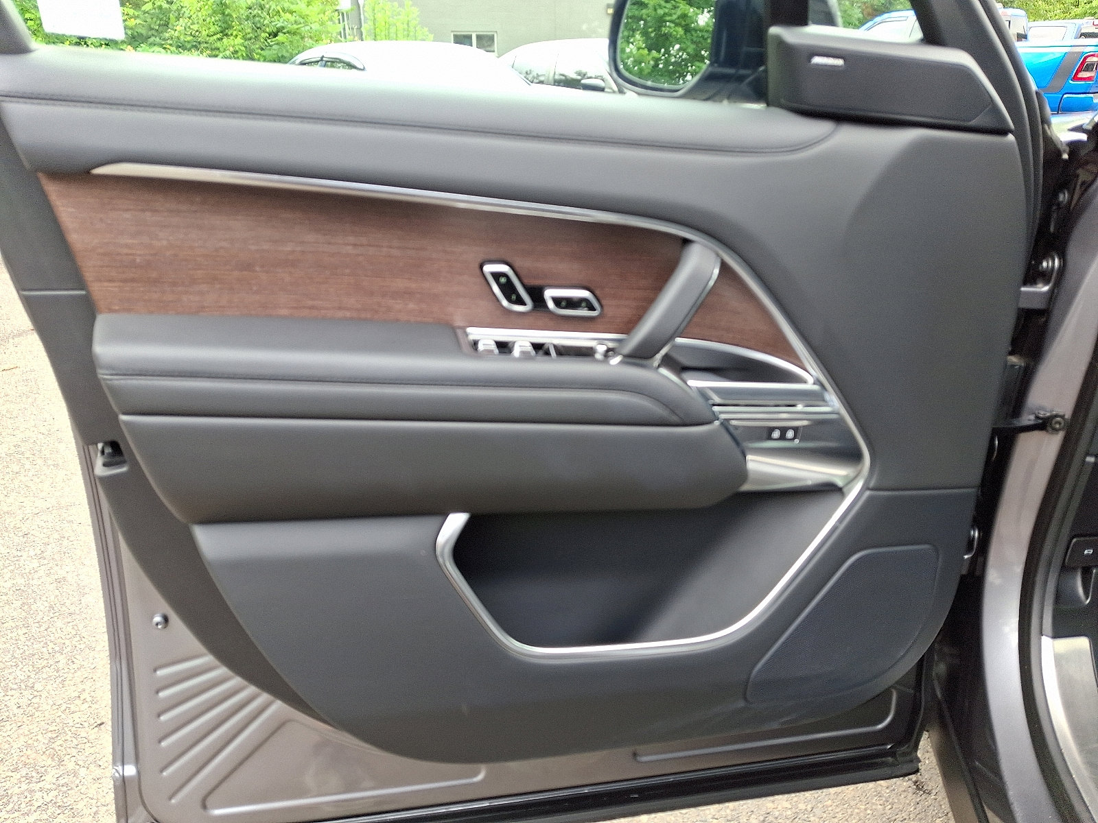 Certified 2023 Land Rover Range Rover SE image 13