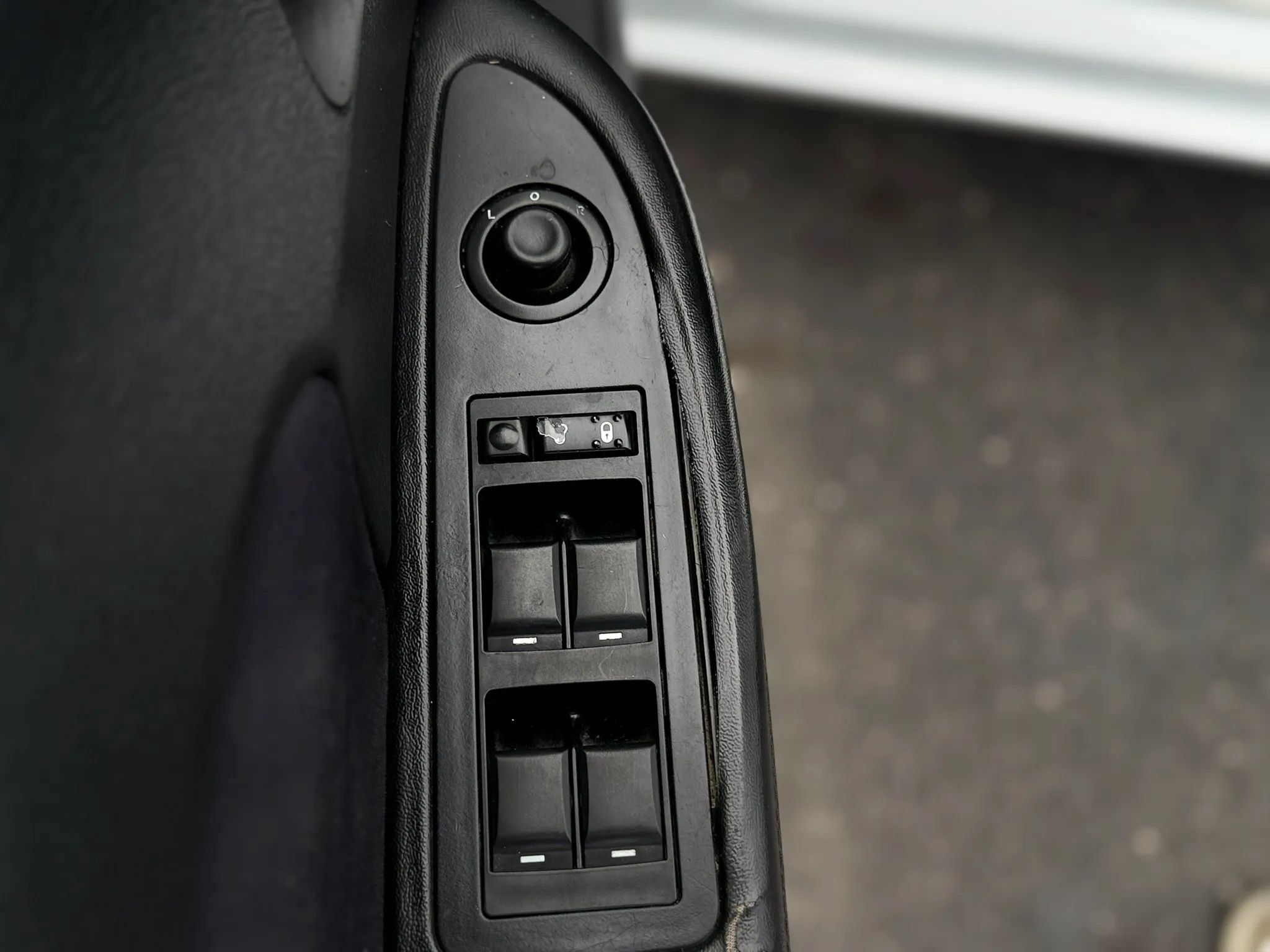 Used 2013 Chrysler 200 Touring FWD image 34