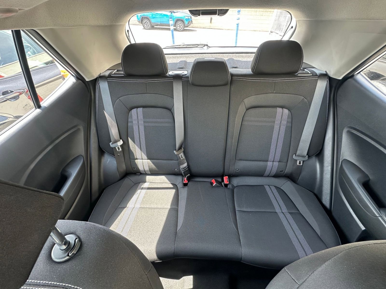 Used 2025 Hyundai Venue SEL image 38