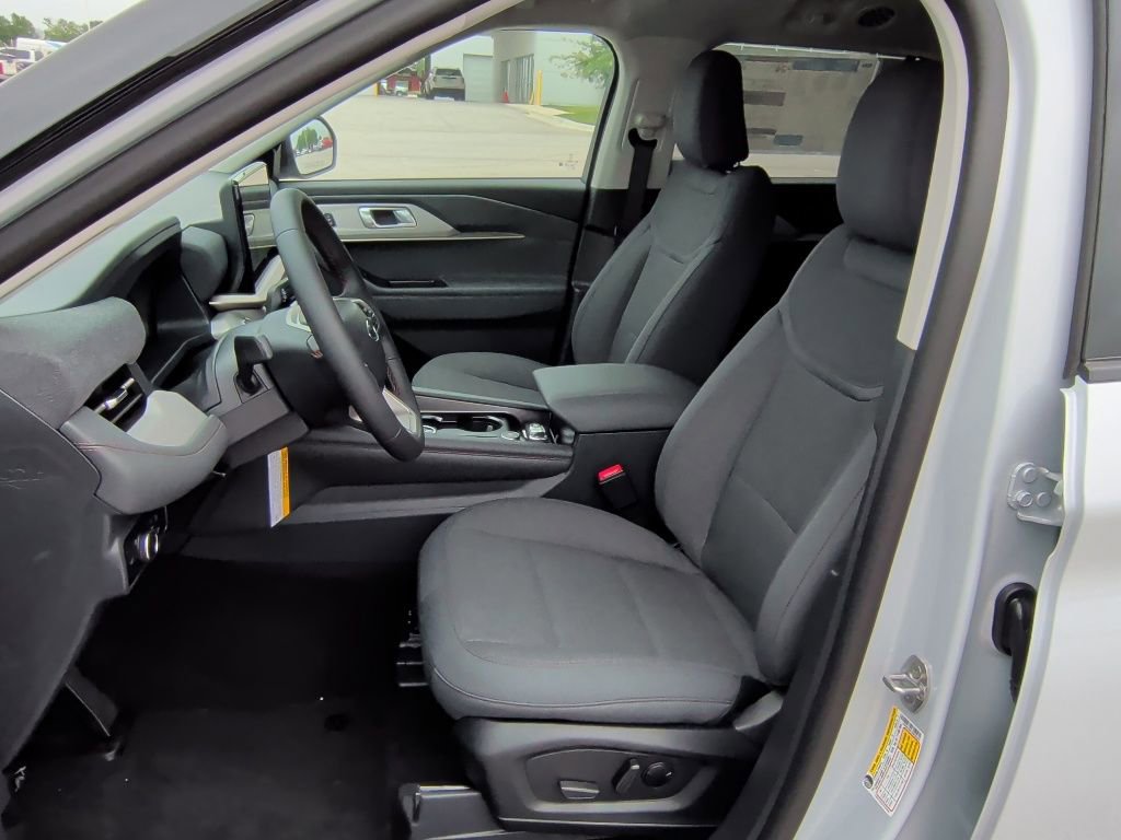 New 2026 Ford Explorer Active RWD image 12