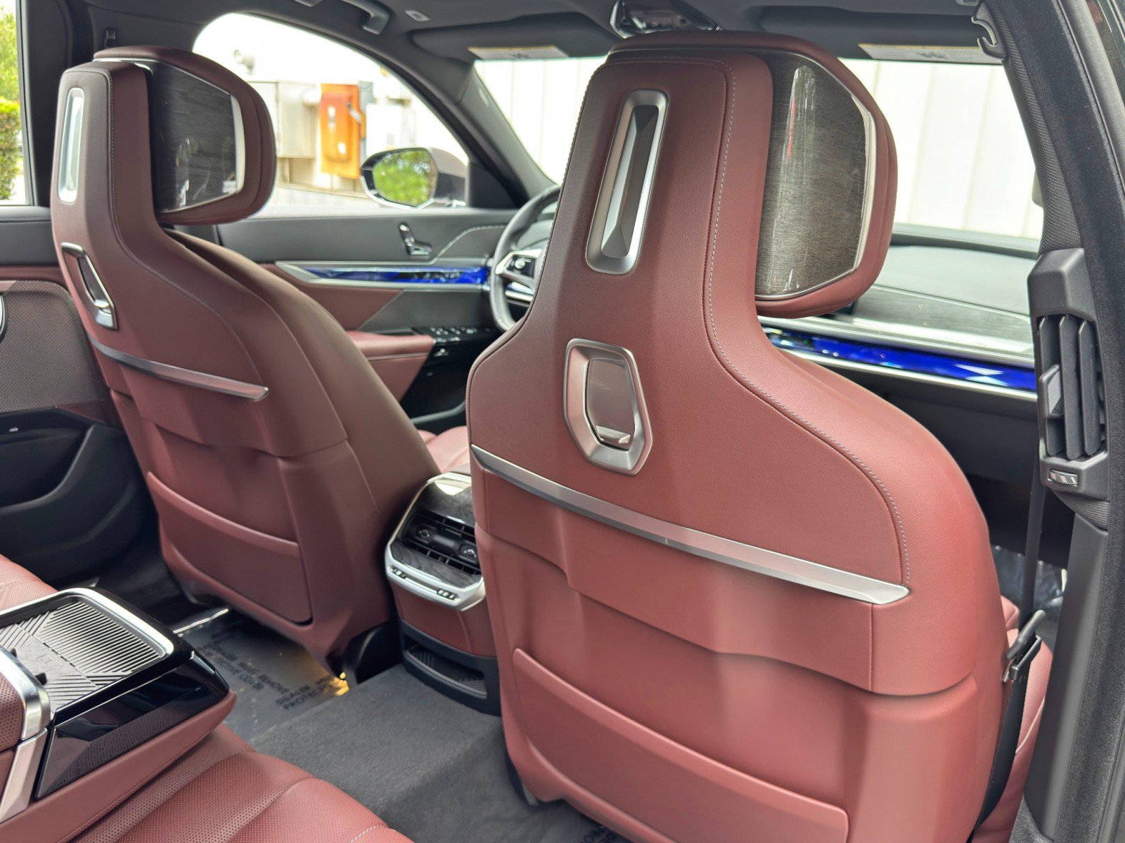 Used 2023 BMW i7 xDrive60 AWD/4WD image 44
