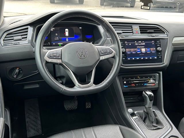 Used 2024 Volkswagen Tiguan SE FWD image 23