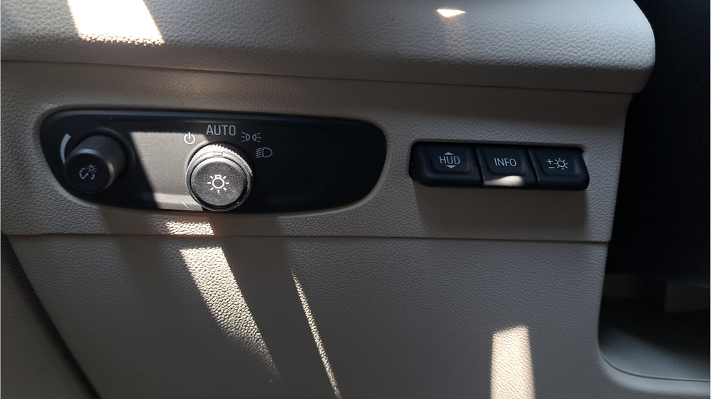 Used 2023 Buick Envision Avenir FWD image 24