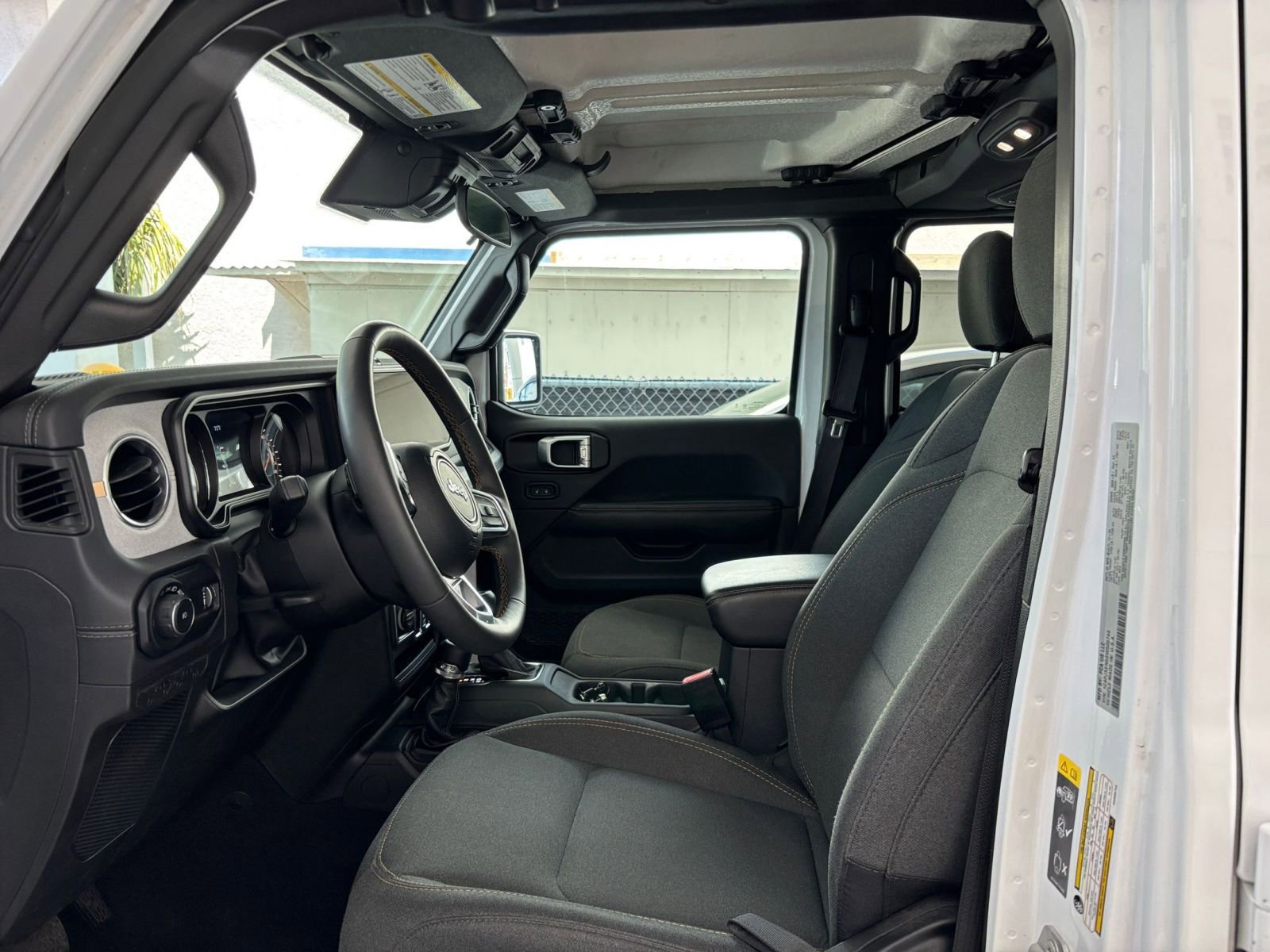 Used 2025 Jeep Wrangler Sahara AWD/4WD image 27