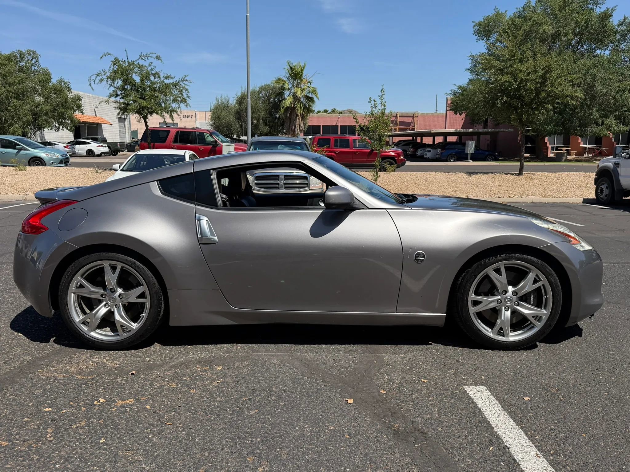 Used 2009 Nissan 370Z Touring w/ Sport Pkg RWD image 10