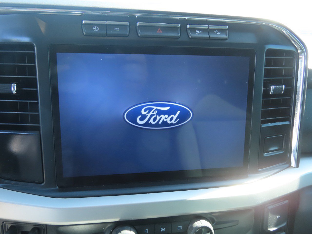 Used 2024 Ford F250 XLT w/ XLT Premium Package AWD/4WD image 28