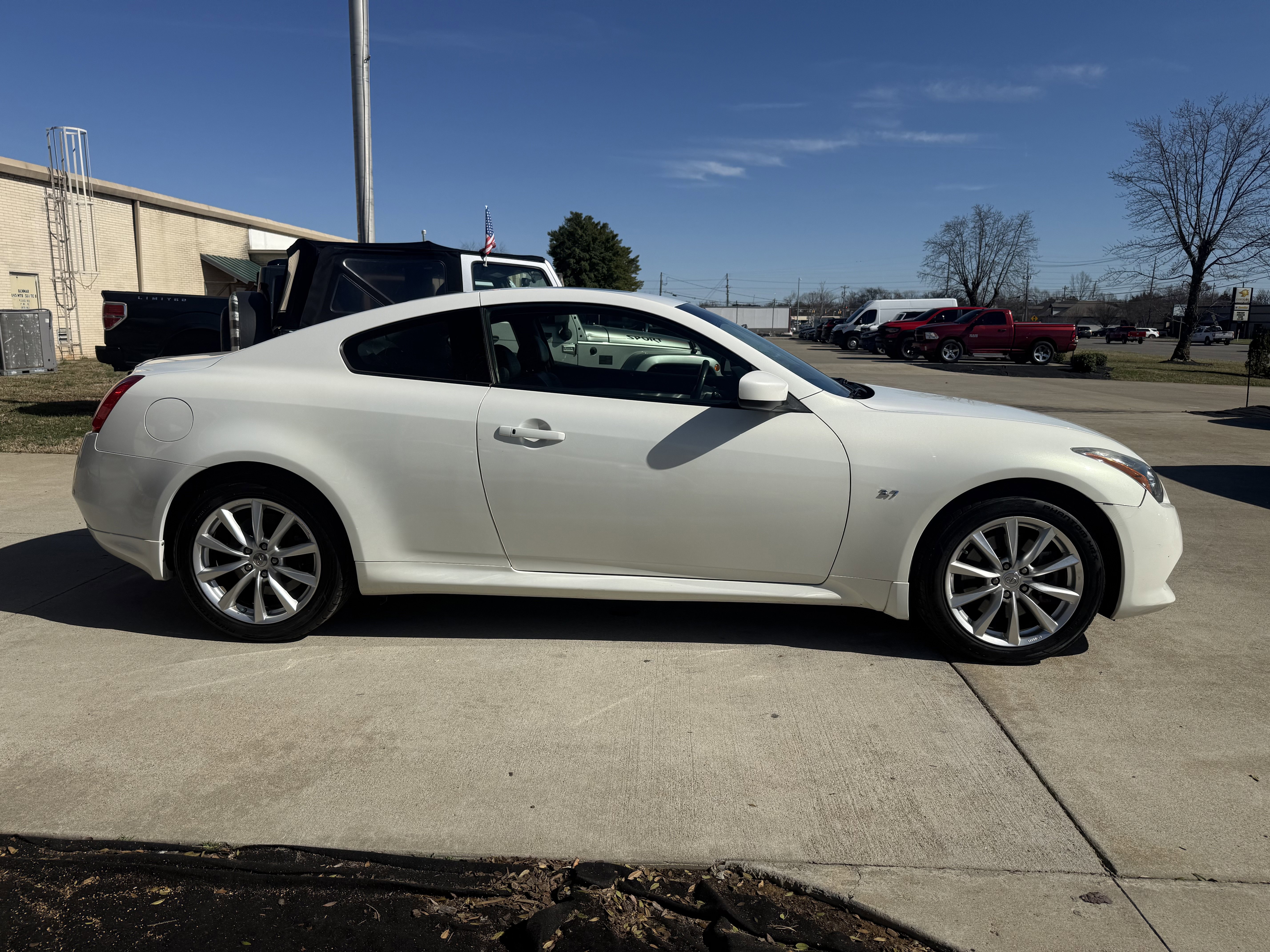 Used 2014 INFINITI Q60 AWD Coupe w/ Premium Package image 8