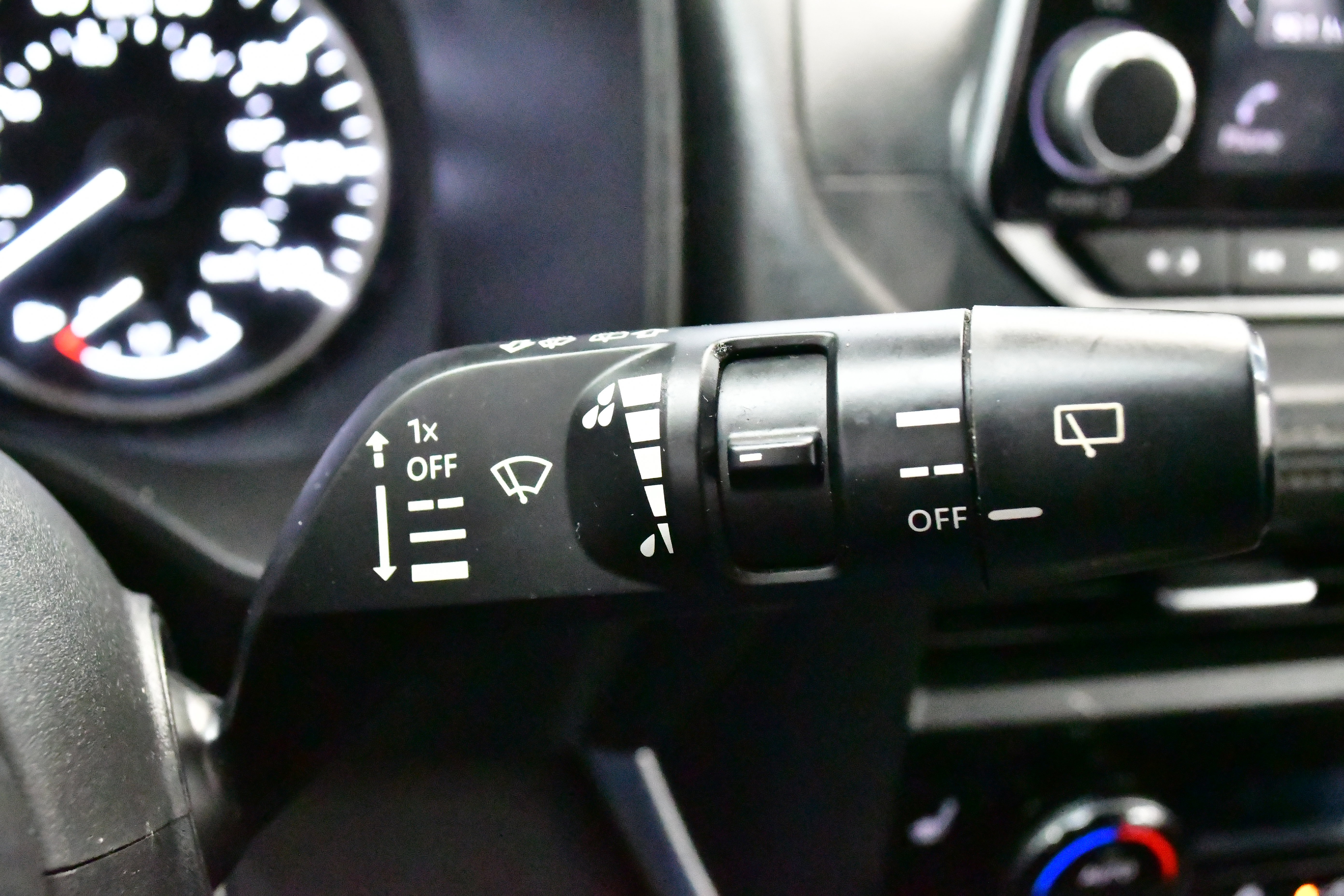 Used 2023 Nissan Rogue SV w/ SV Premium B Package image 42