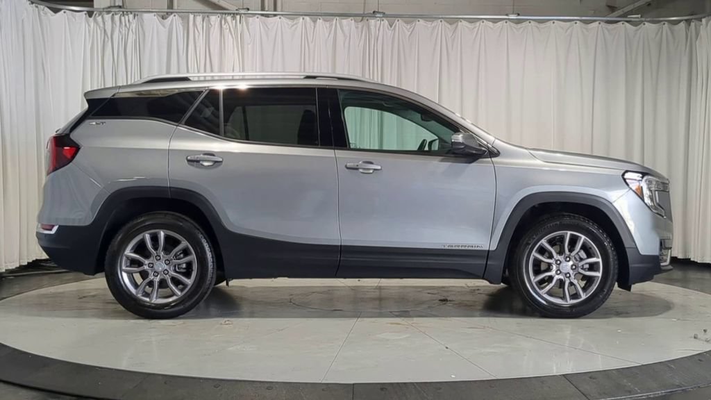 Used 2024 GMC Terrain SLT w/ Infotainment Package II AWD/4WD image 11