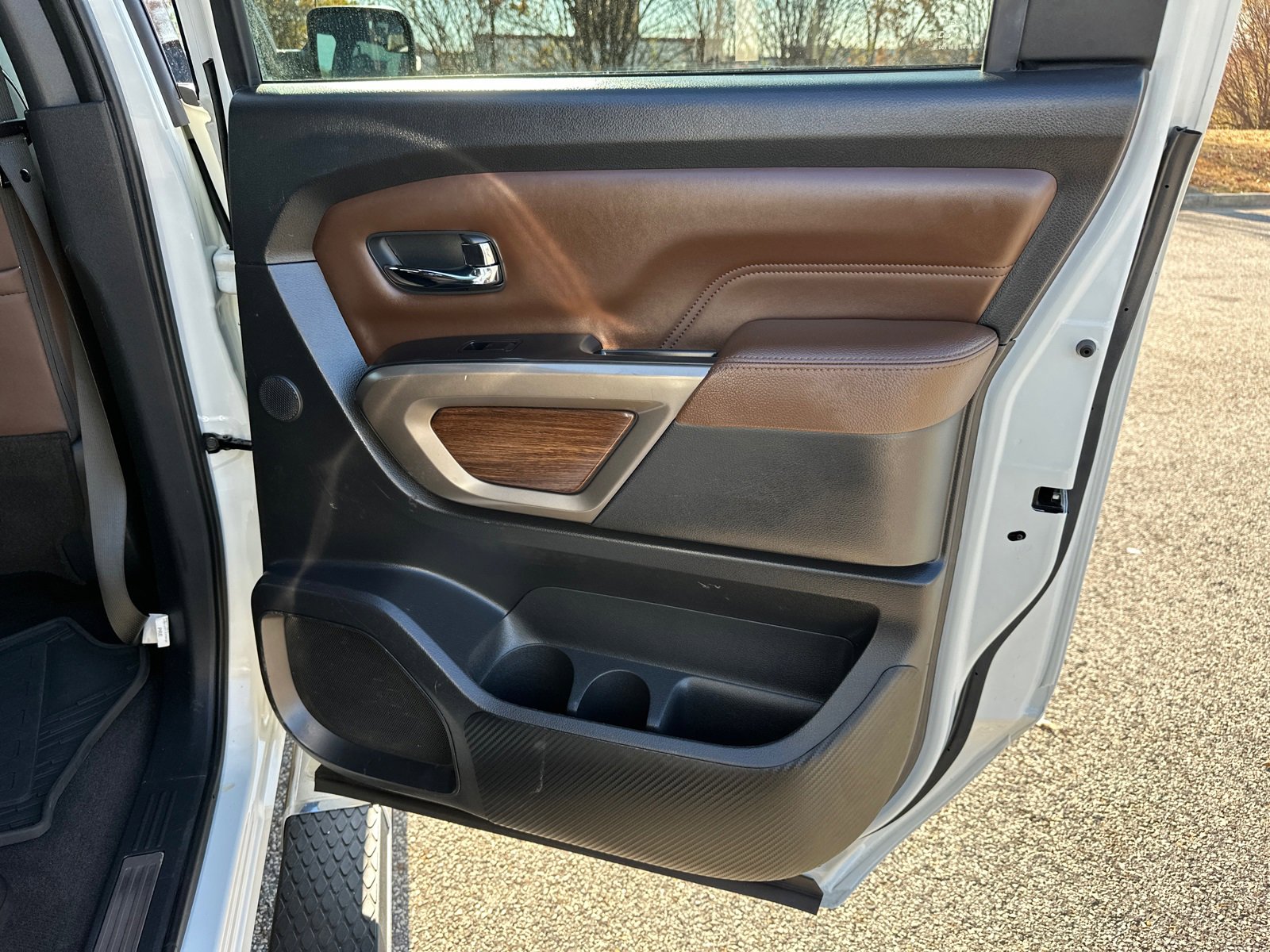Certified 2021 Nissan Titan Platinum Reserve w/ Moonroof Package image 16