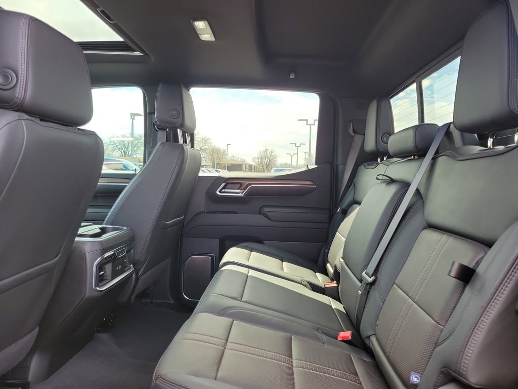 Used 2024 Chevrolet Silverado 1500 High Country w/ High Country Premium Package image 13