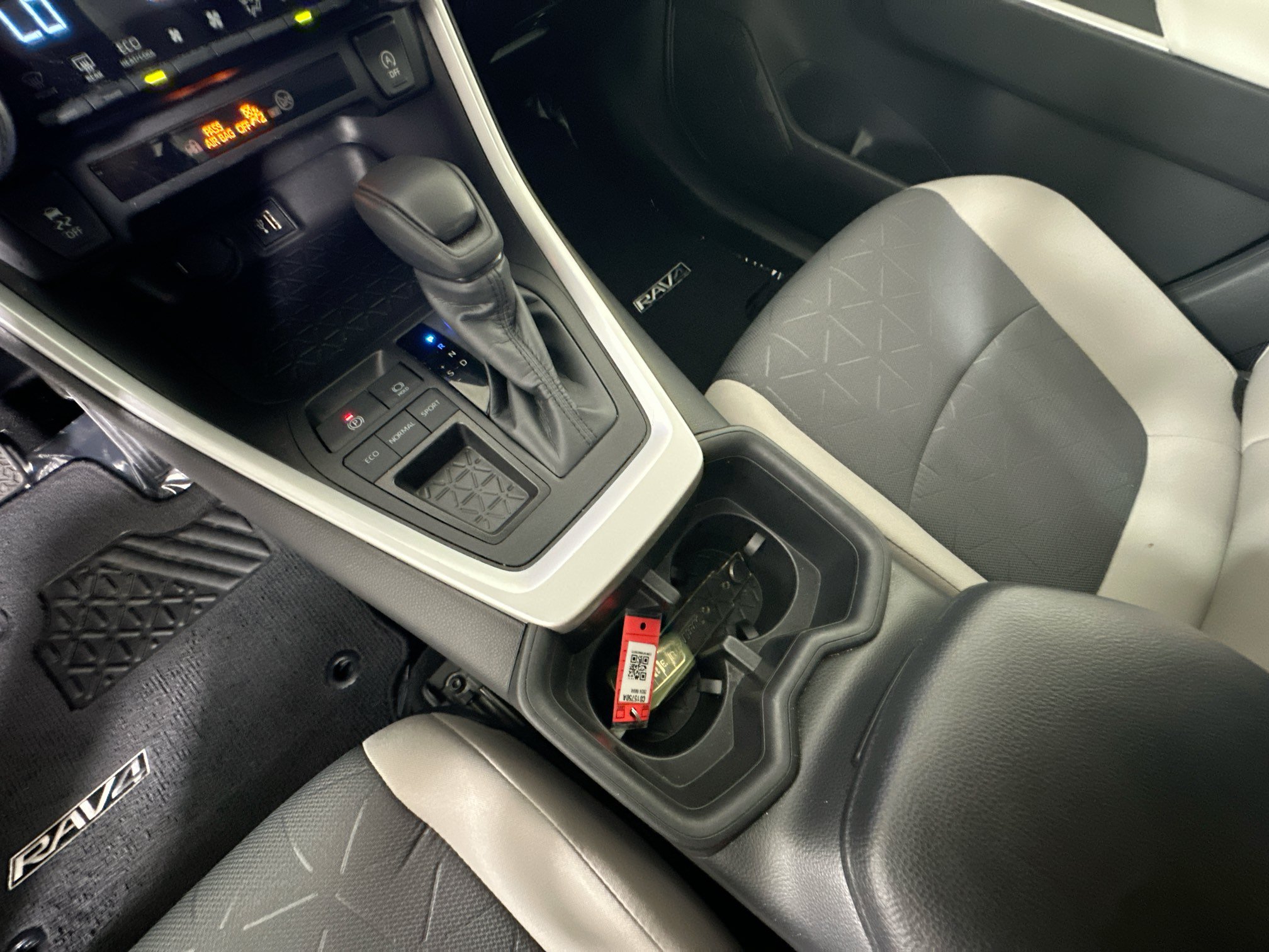 Used 2024 Toyota RAV4 XLE w/ Convenience Package FWD image 22
