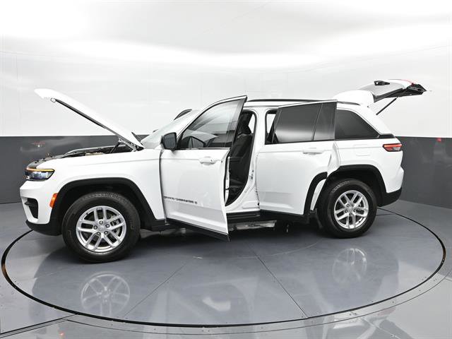Used 2025 Jeep Grand Cherokee Laredo X image 51