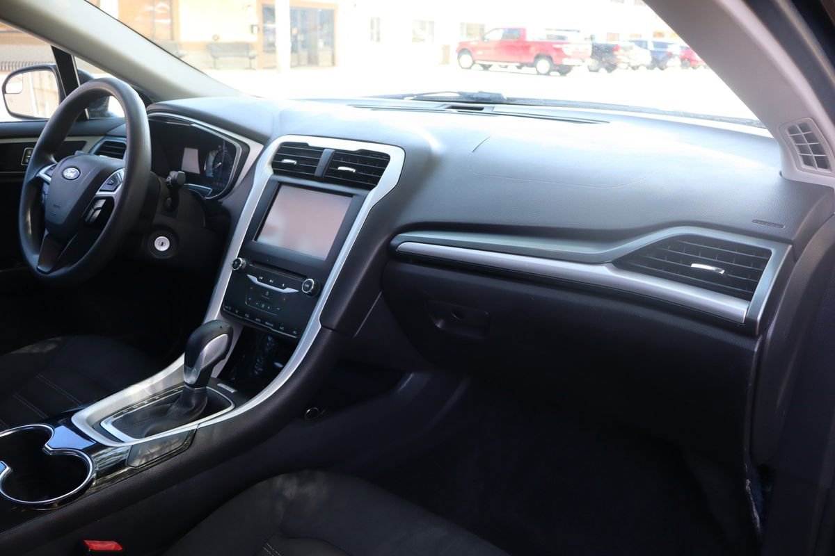 Used 2014 Ford Fusion SE FWD image 17