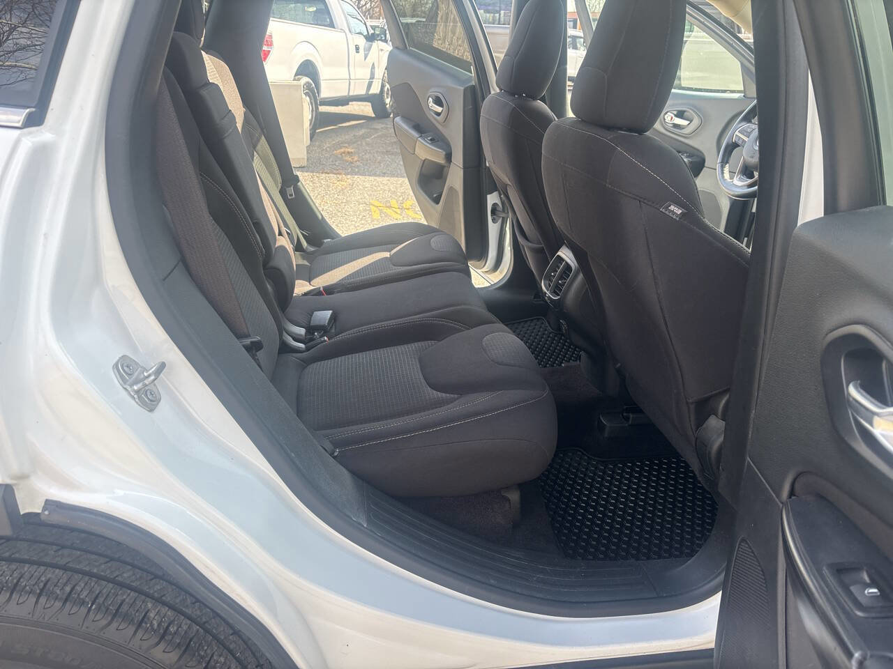 Used 2016 Jeep Cherokee Latitude w/ Cold Weather Group image 24