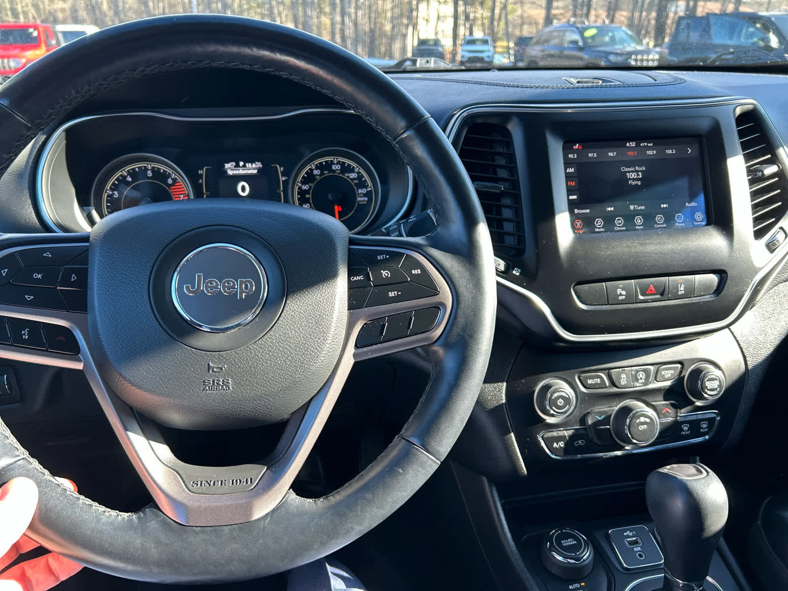 Used 2021 Jeep Cherokee Latitude Plus image 24