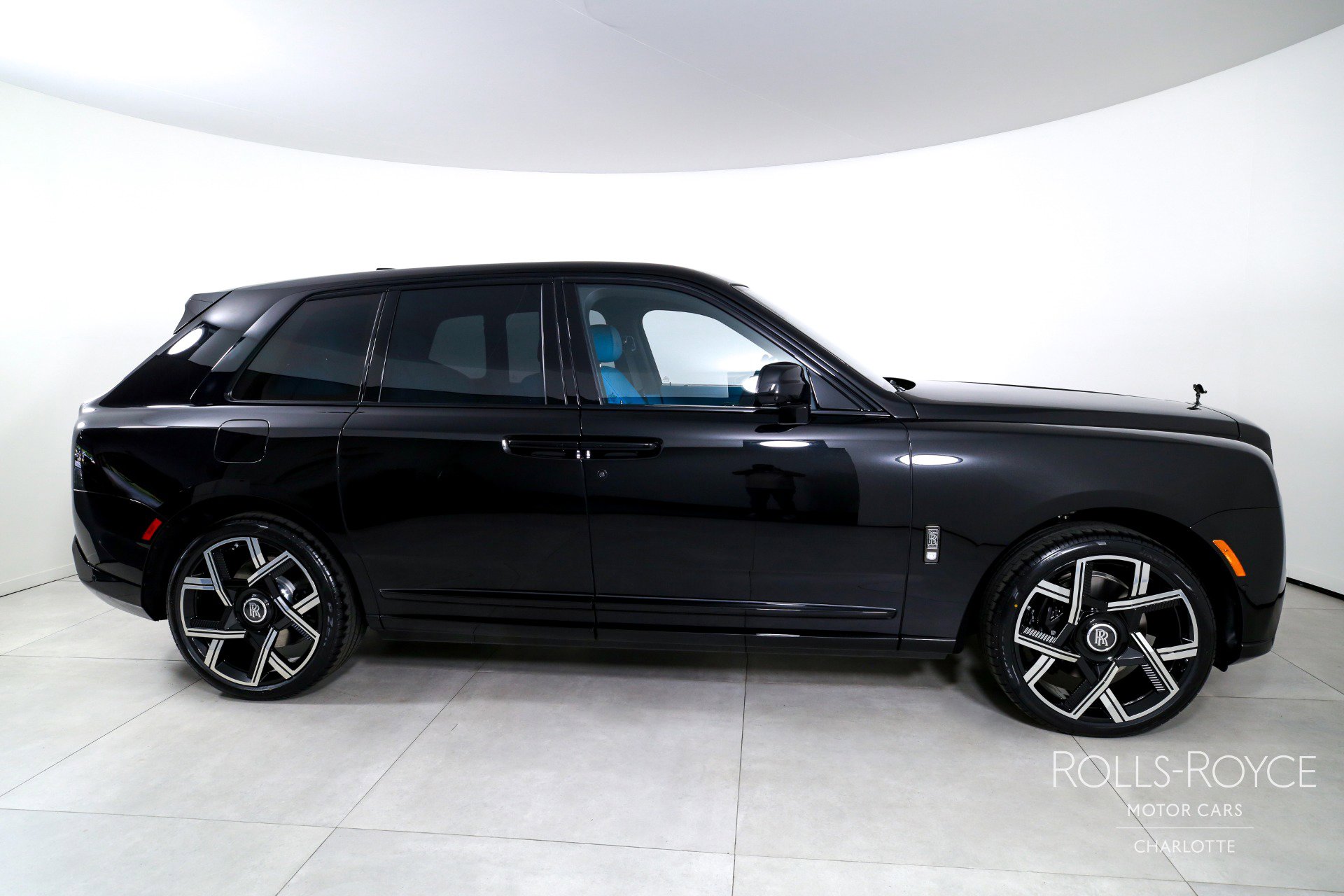 New 2026 Rolls-Royce Cullinan Black Badge image 10