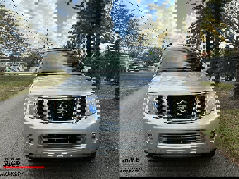 Used 2012 Nissan Pathfinder SV image 3