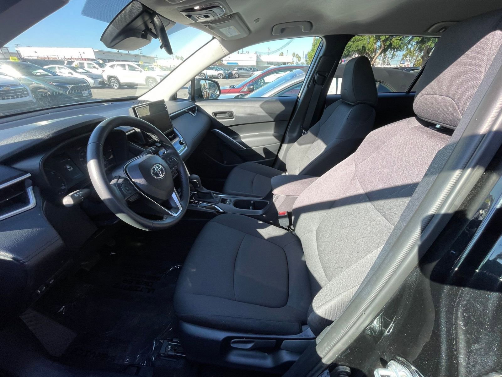 Used 2025 Toyota Corolla Cross LE image 27