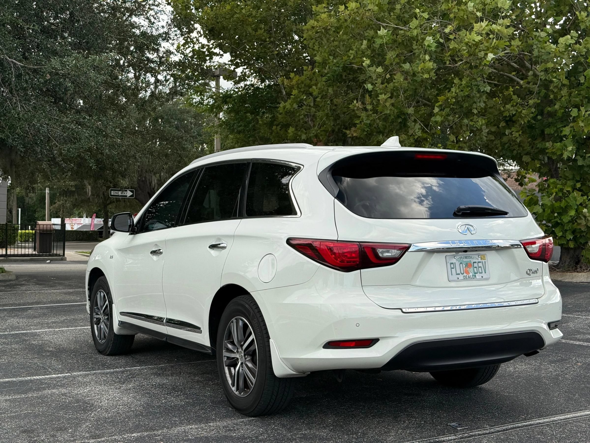Used 2017 INFINITI QX60 FWD w/ Premium Plus Package image 7