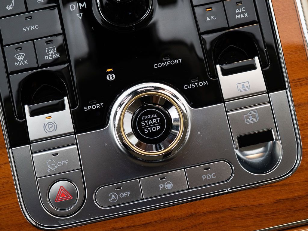 Certified 2024 Bentley Flying Spur Azure AWD/4WD image 36