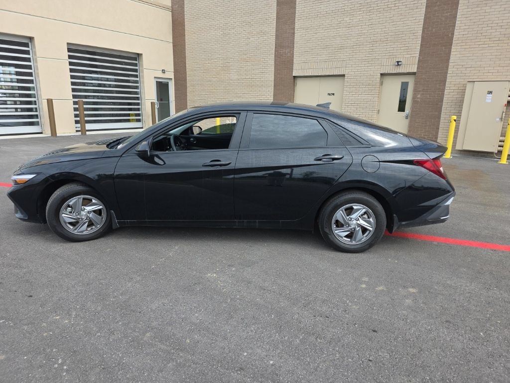 Used 2024 Hyundai Elantra SE FWD image 8
