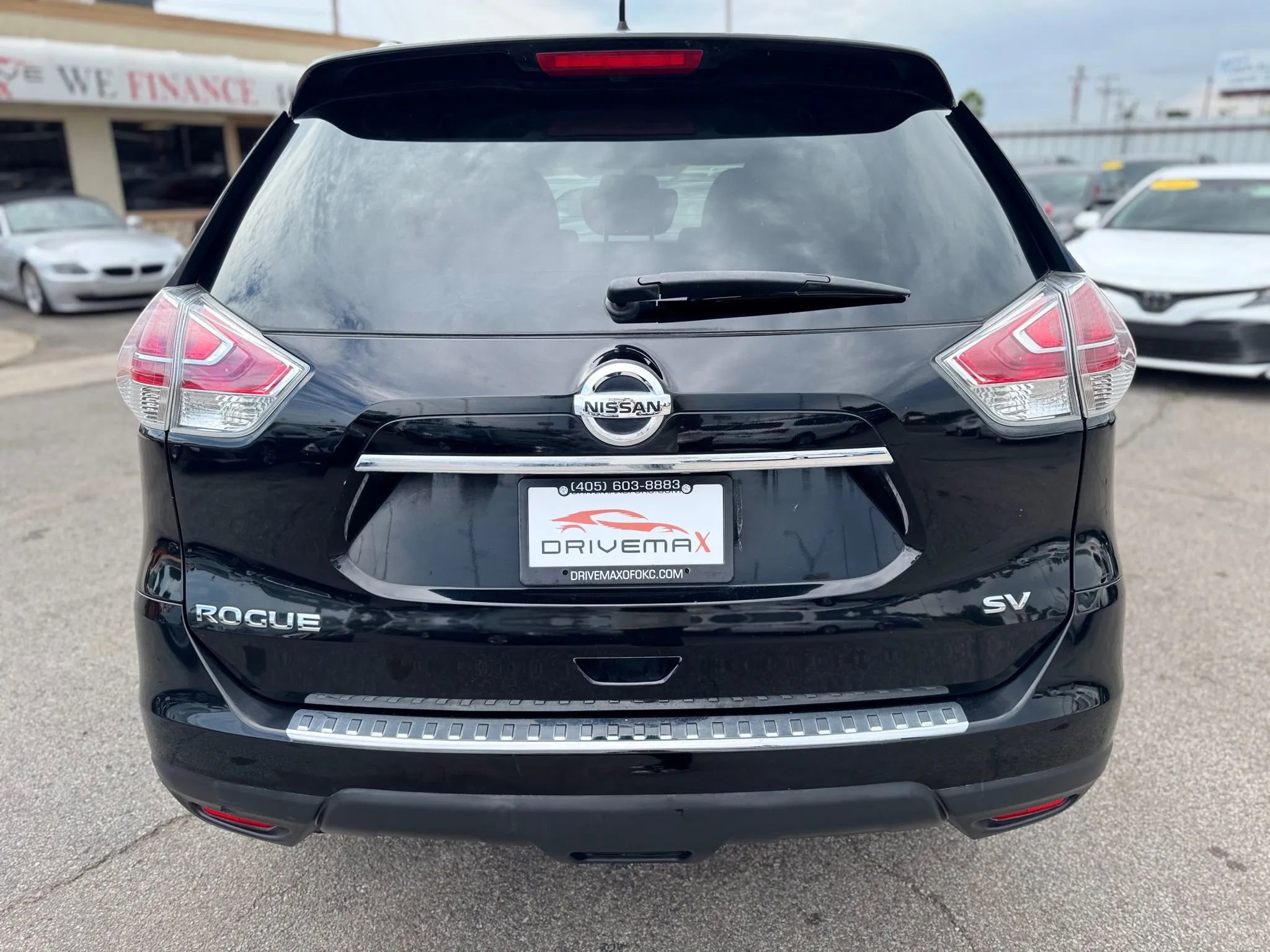 Used 2015 Nissan Rogue SV image 4