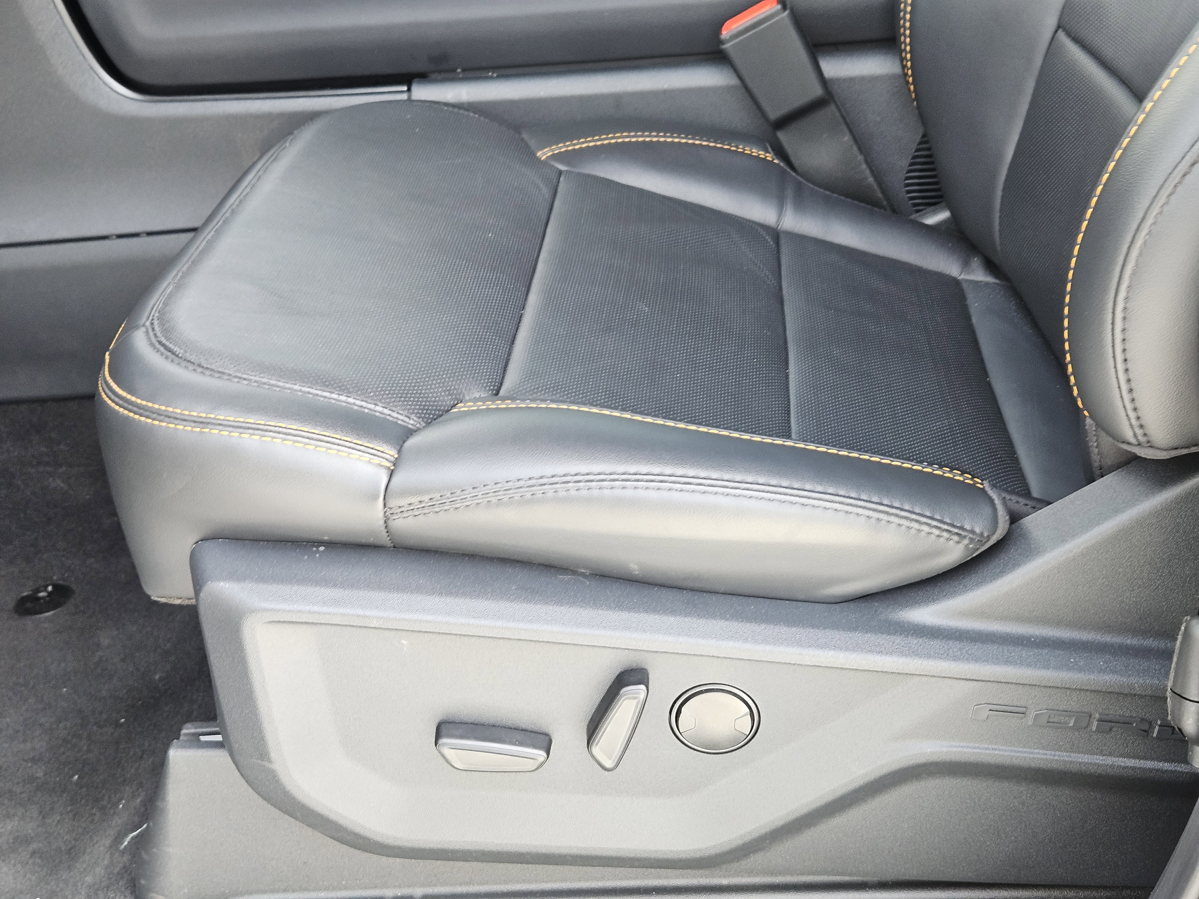 Used 2025 Ford Expedition Tremor image 26