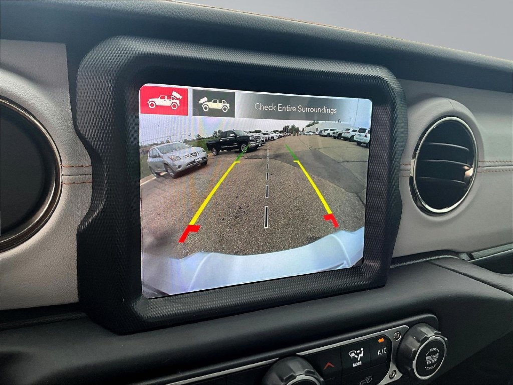 Used 2023 Jeep Wrangler Unlimited Sahara AWD/4WD image 19