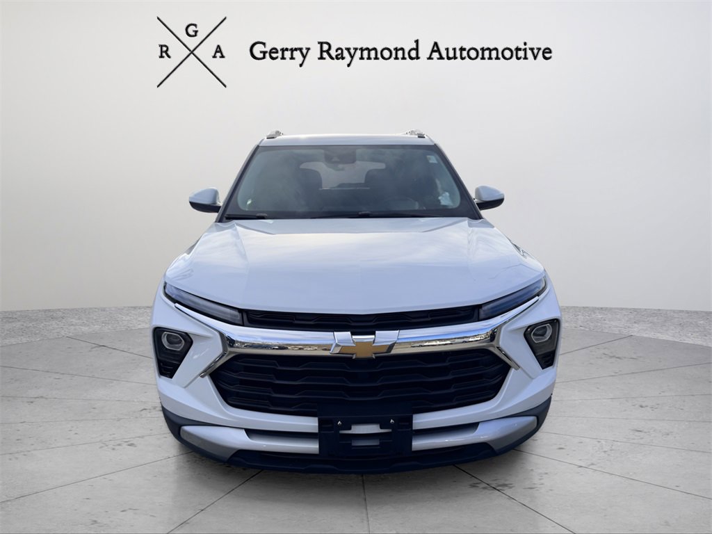 Used 2025 Chevrolet TrailBlazer LT image 2