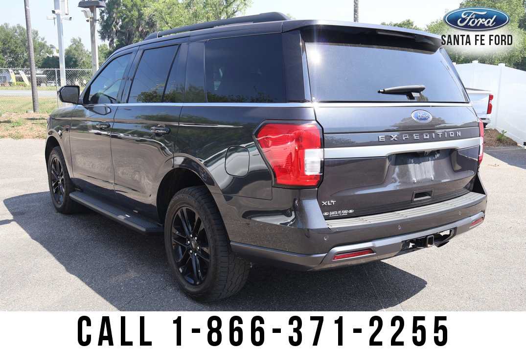 Used 2024 Ford Expedition XLT AWD/4WD image 3