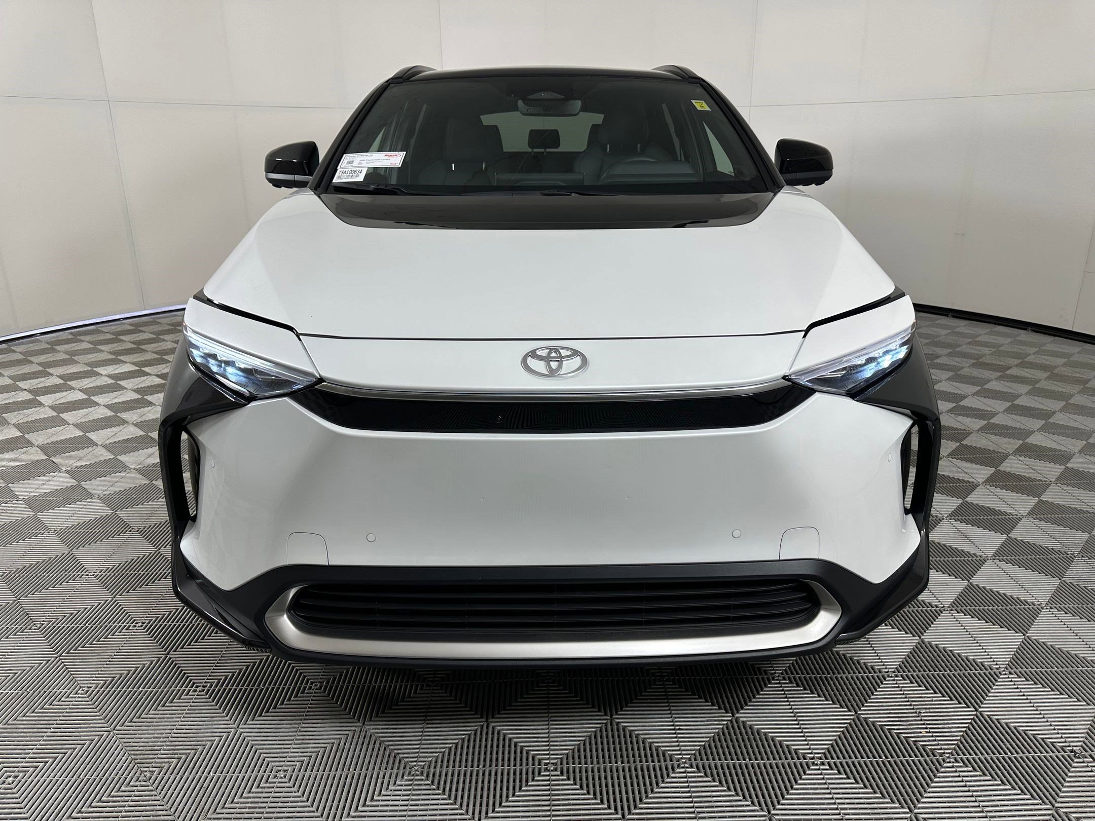 Used 2025 Toyota bZ4X AWD image 5