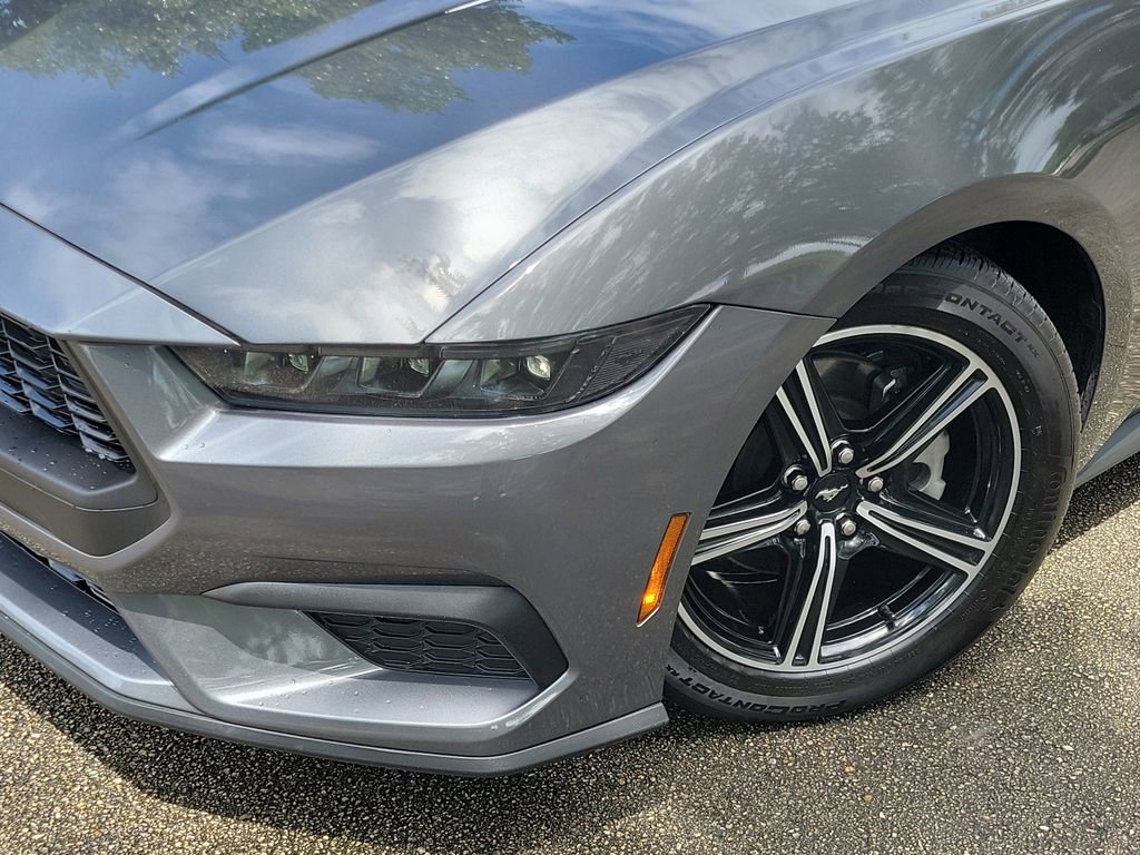 Used 2025 Ford Mustang Premium image 10