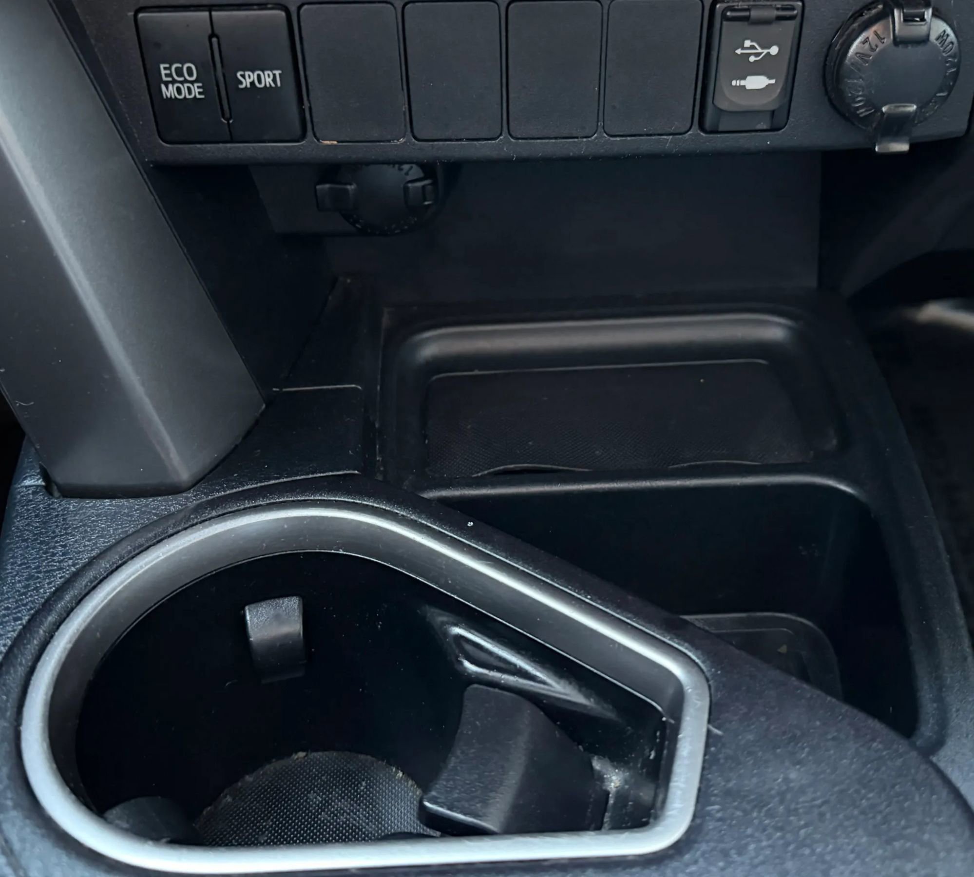 Used 2018 Toyota RAV4 XLE w/ Plus Extra Value Package image 21